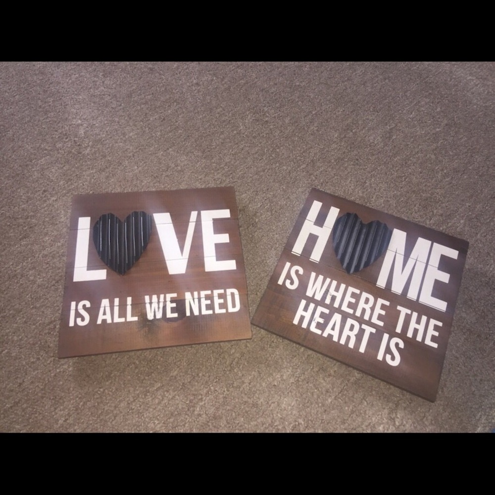 Signs 7$ for the set